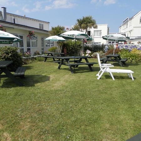 Wayside Cheer Hotel Castel Esterno foto