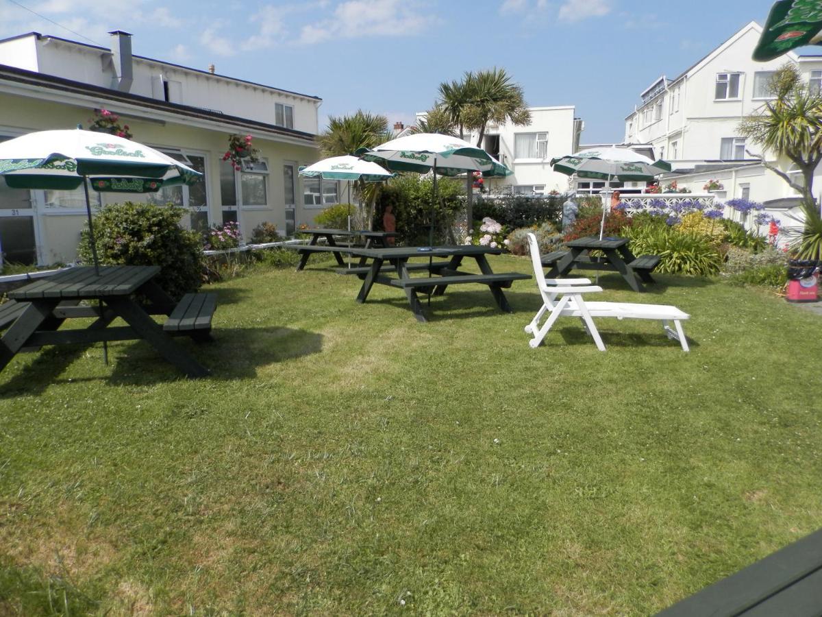 Wayside Cheer Hotel Castel Esterno foto