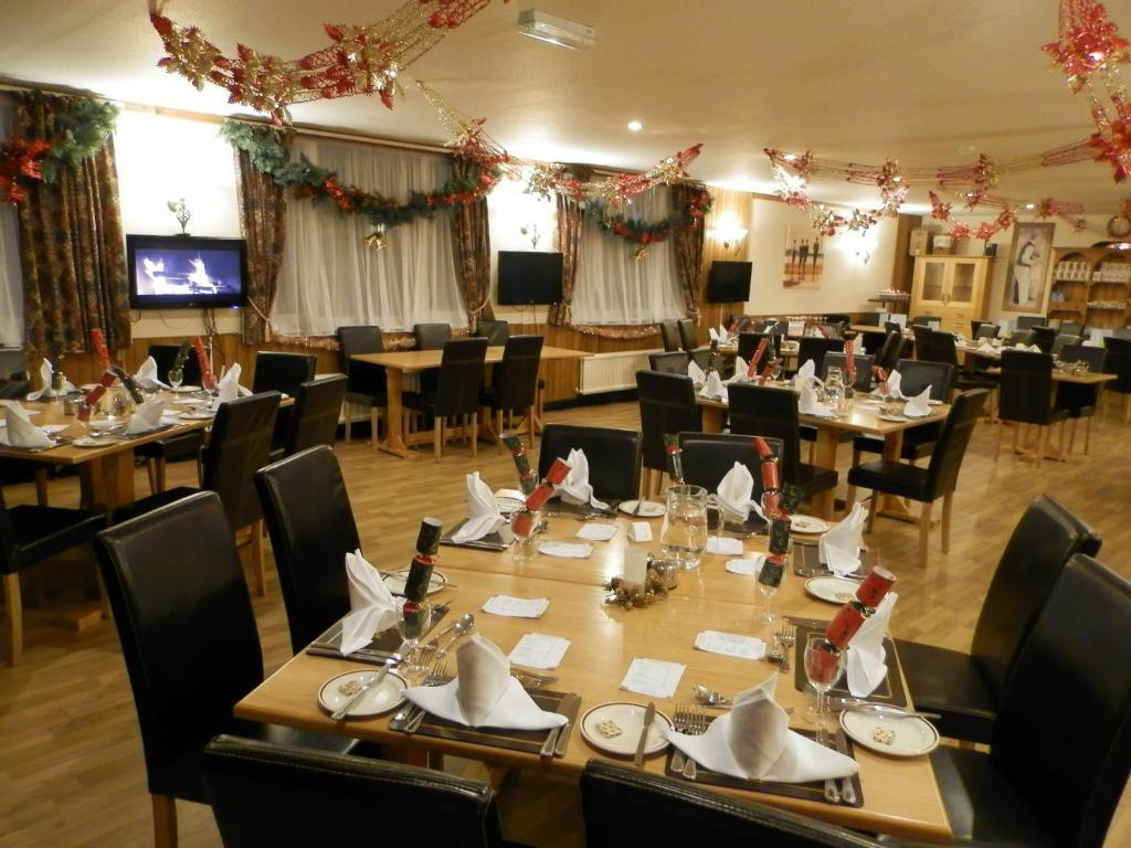 Wayside Cheer Hotel Castel Esterno foto