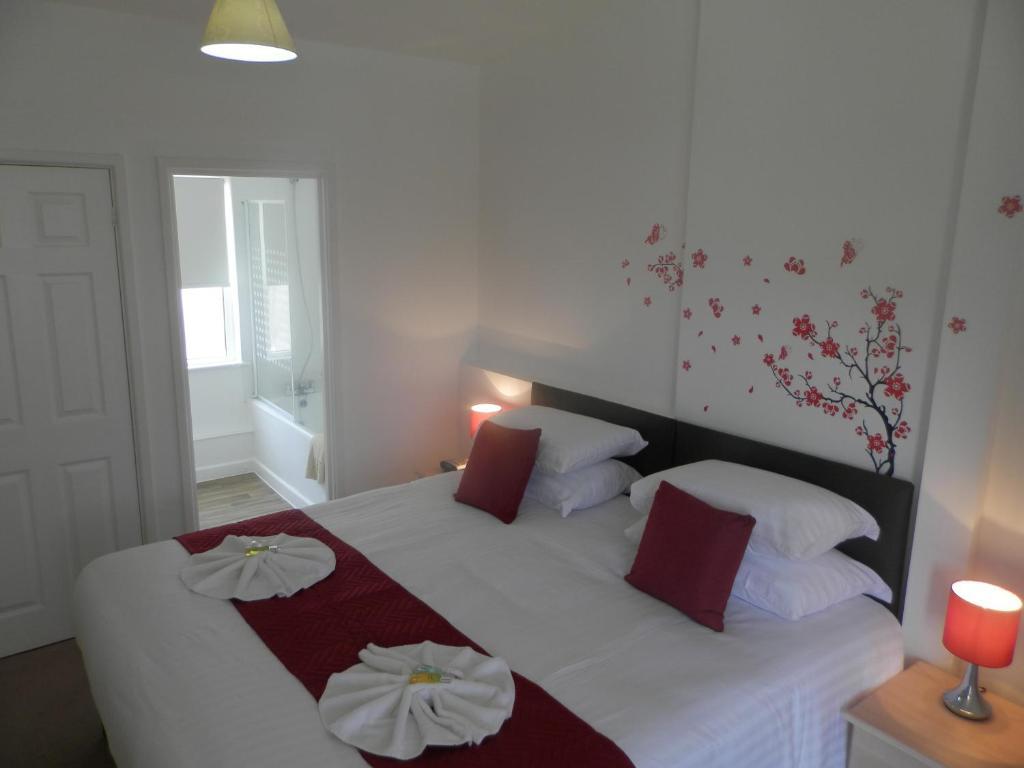 Wayside Cheer Hotel Castel Esterno foto